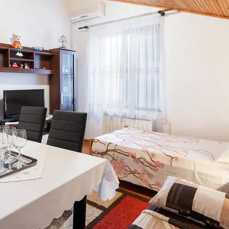 Apartamento Peaceful In With Garden *